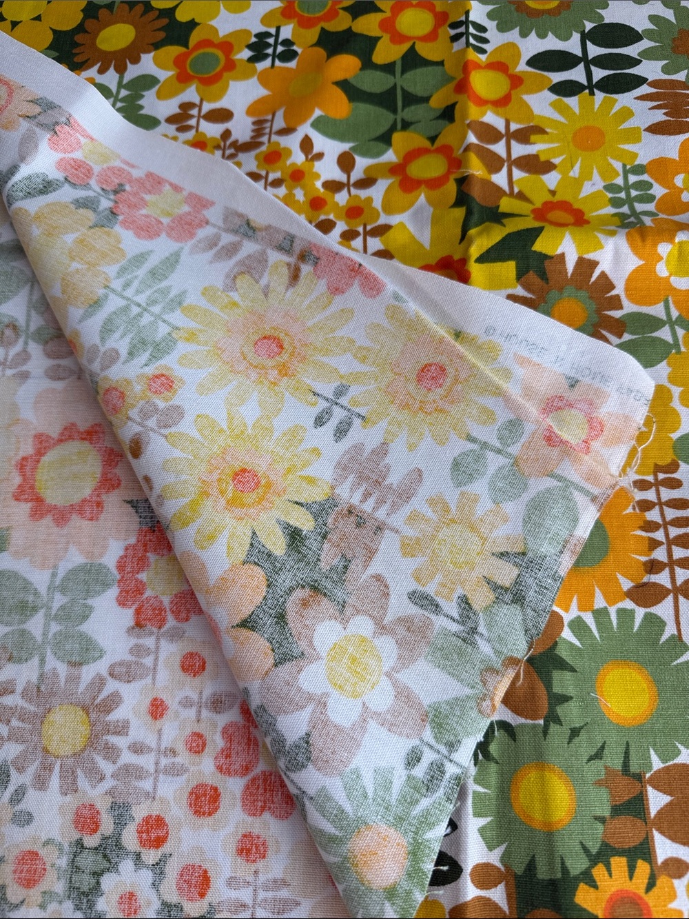 Vintage 1970s House ’N Home Floral Screen Print Fabric 1 Yard MCM Orange Yellow - Picture 4 of 11